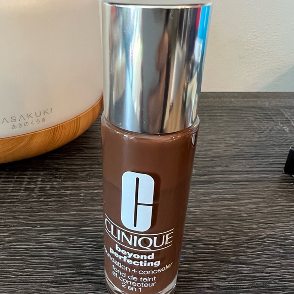 Clinique foundation - CN 127 Truffle - Picture 2 of 2